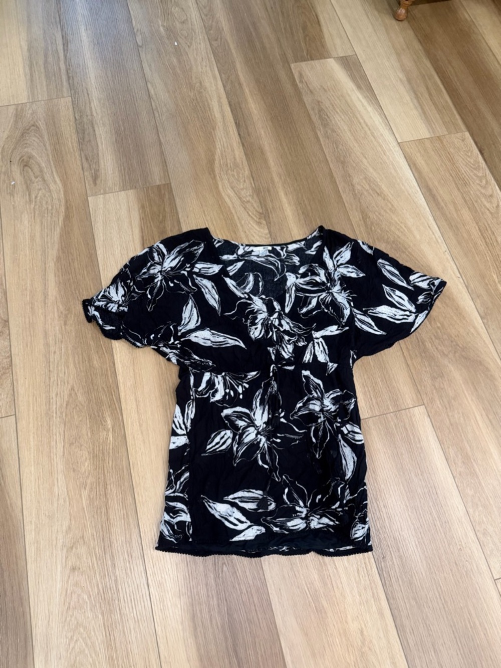 Black & White Floral Short Sleeve Women's mini dress beach cover up